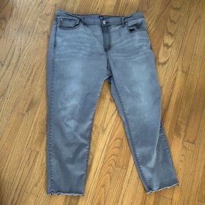 Grey Stretch Jeans 32 | Ankle or roll for capris 32 |
Much stretch